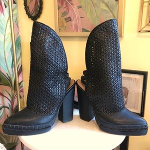 Jeffrey Campbell size6 black 6” heel mesh leather